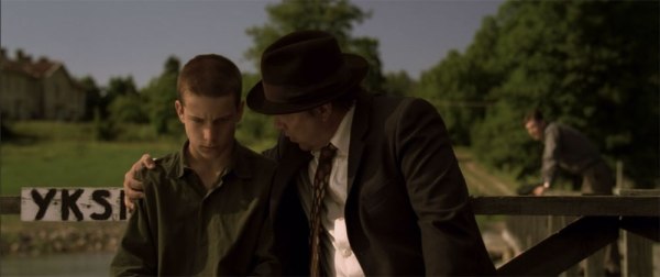 TUMMIEN-PERHOSTEN-KOTI-isi