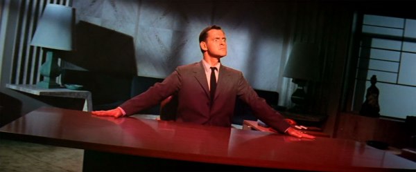 HOUKUTTELEVAT-HUULET-evil