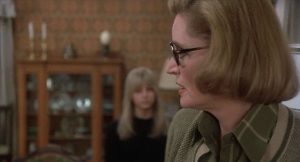 PIENI-TYTTÖ-rouva-hallet