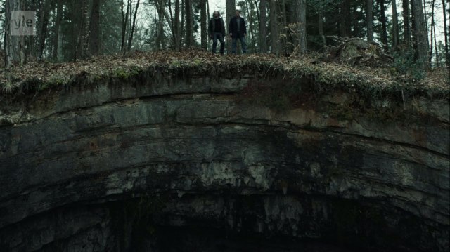 LES-REVENANTS-2-kuoppa